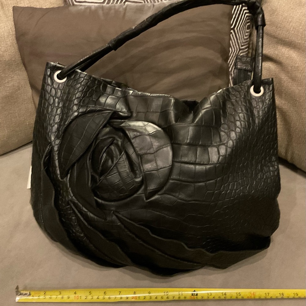 Elegant Black Croc-Embossed Women's Bag